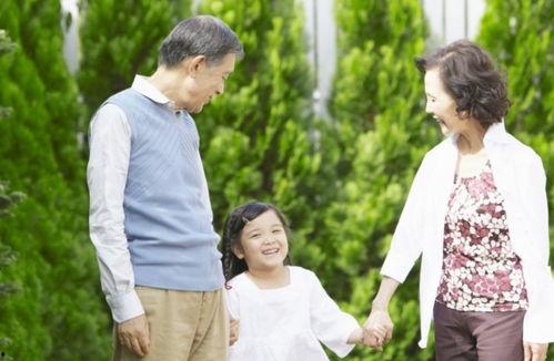 娱乐吃瓜酱爷爷打伞